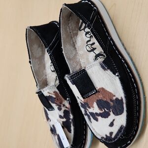 Very G slip on shoes